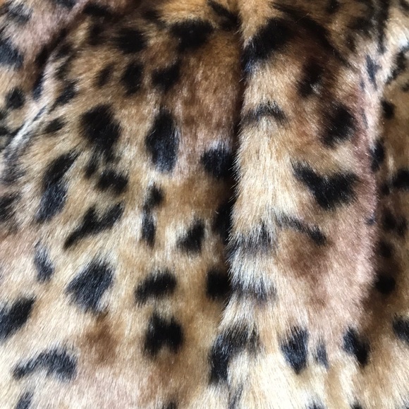 💛Faux fur leopard cropped jacket from LOFT🐆 - Picture 4 of 8